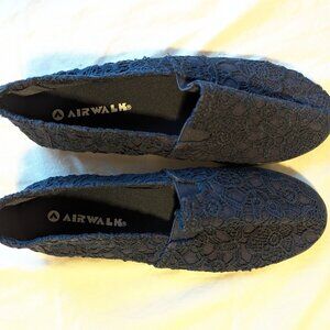 Women's Size 8 Airwalk Navy Lace Slip-Ons